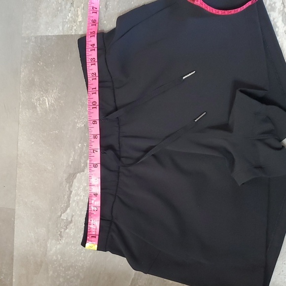 NWOT Lululemon On the Fly Short. 2.2" Inseam. Black. Size 8. - Picture 3 of 13